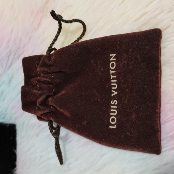 FIRM!! RARE! Auth Louis Vuitton Rose Velour Resin Goldtone Lock Heart Necklace - Picture 8 of 16